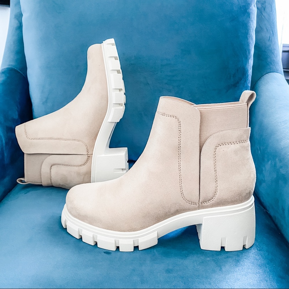 🆕🔥 /MOIRA/ On Trend Lug Sole Elastic Ankle Chunky Bootie